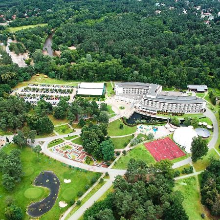 Holiday Inn Resort Warsaw Jozefow By Ihg Екстер'єр фото