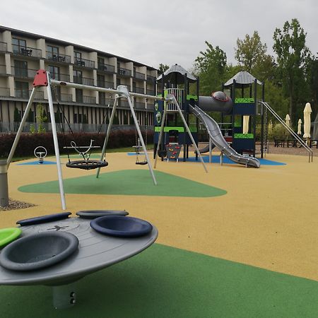 Holiday Inn Resort Warsaw Jozefow By Ihg Екстер'єр фото
