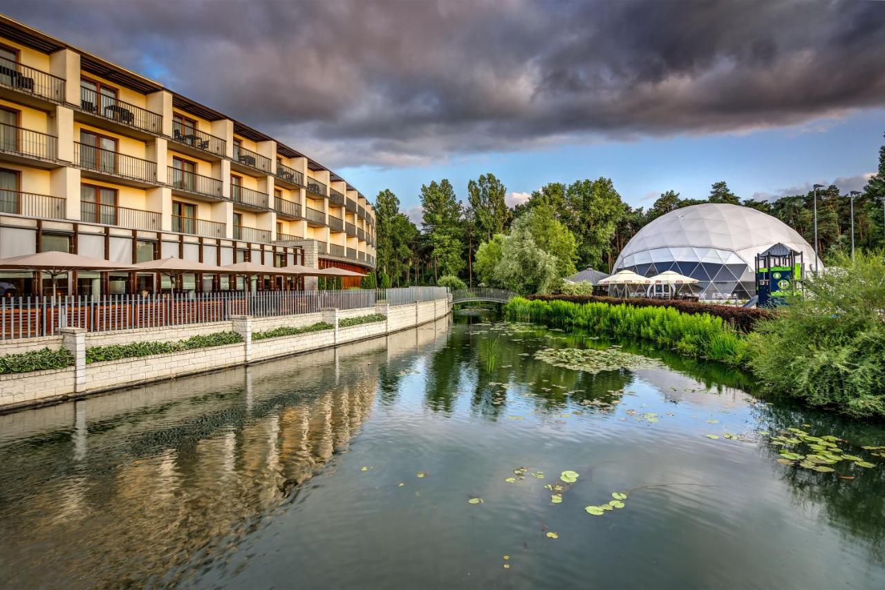 Holiday Inn Resort Warsaw Jozefow By Ihg Екстер'єр фото