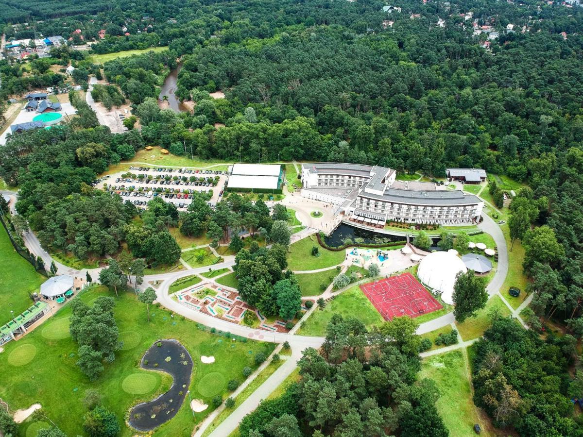 Holiday Inn Resort Warsaw Jozefow By Ihg Екстер'єр фото