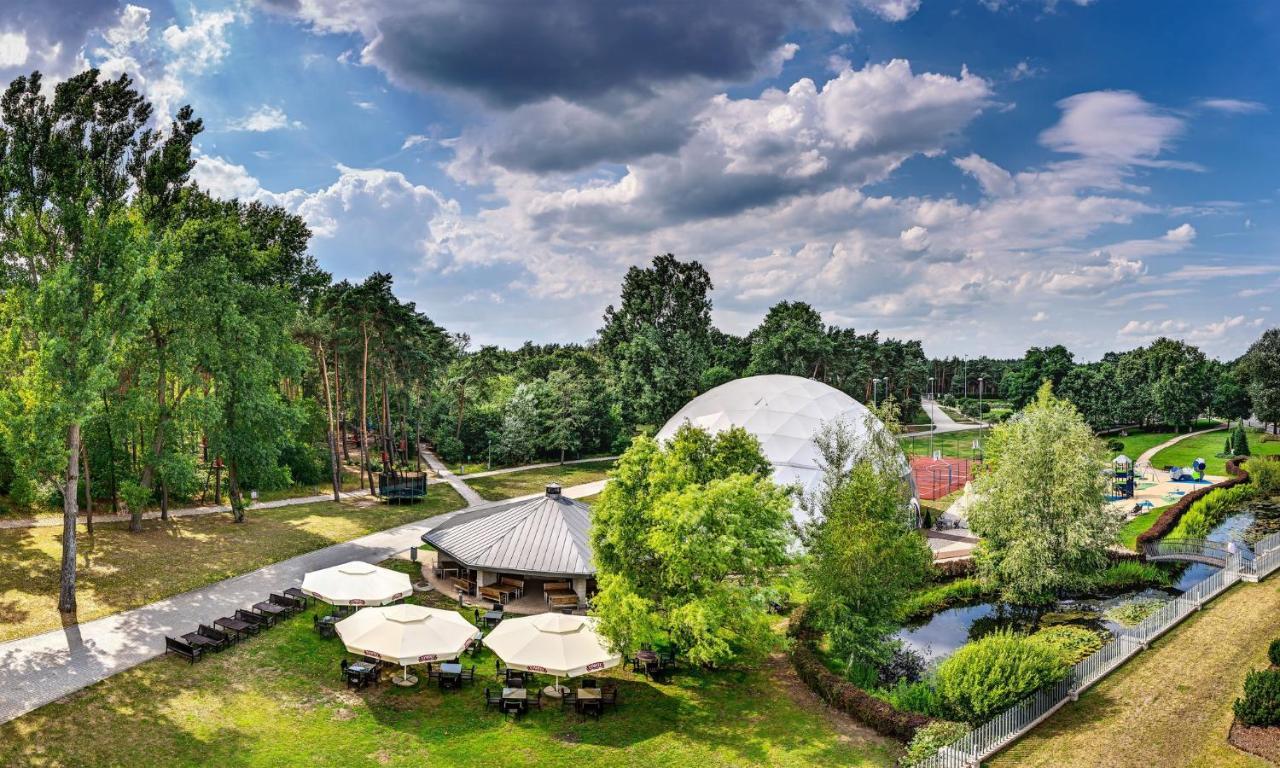 Holiday Inn Resort Warsaw Jozefow By Ihg Екстер'єр фото