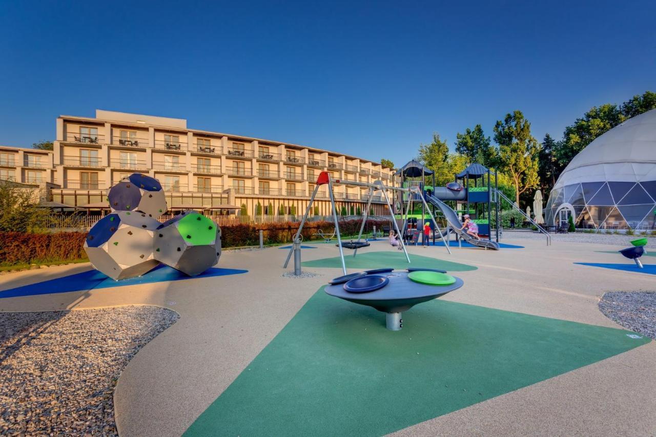 Holiday Inn Resort Warsaw Jozefow By Ihg Екстер'єр фото