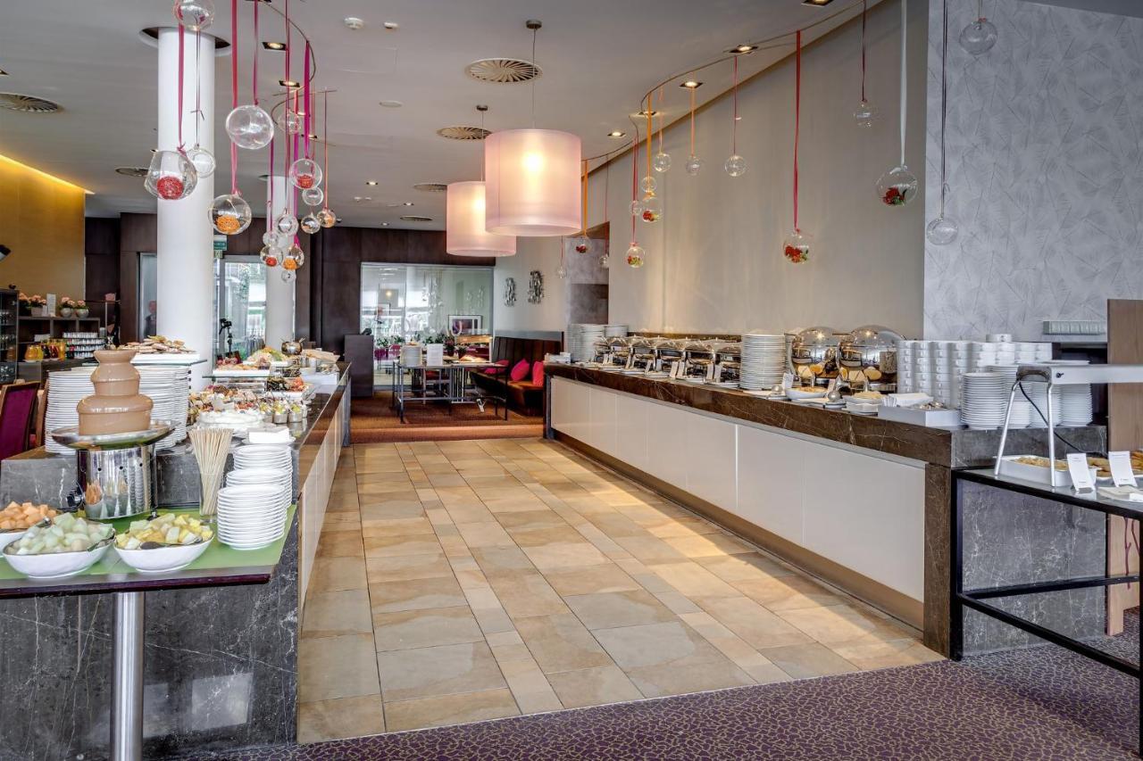 Holiday Inn Resort Warsaw Jozefow By Ihg Екстер'єр фото