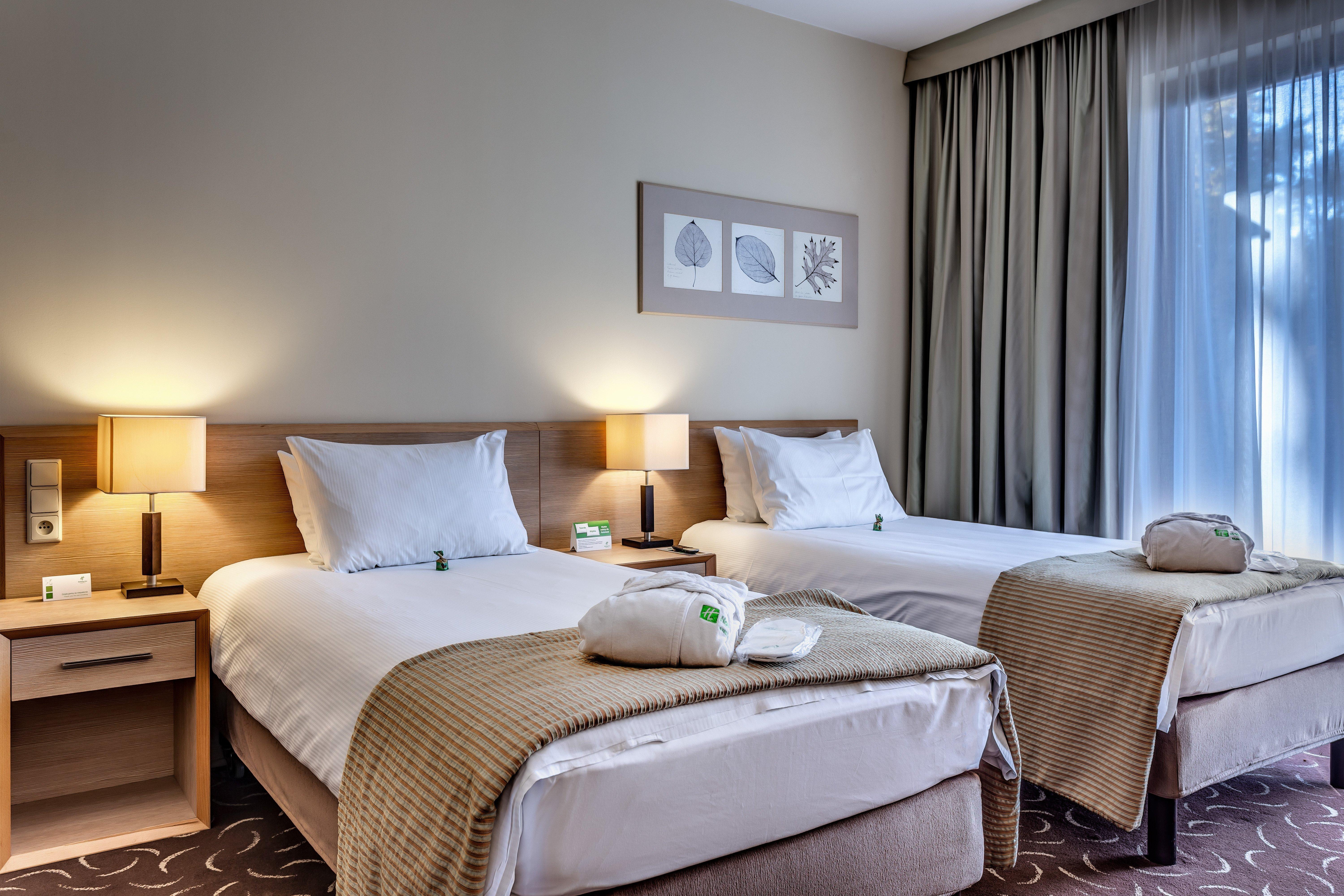 Holiday Inn Resort Warsaw Jozefow By Ihg Екстер'єр фото