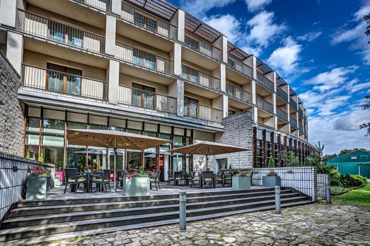 Holiday Inn Resort Warsaw Jozefow By Ihg Екстер'єр фото
