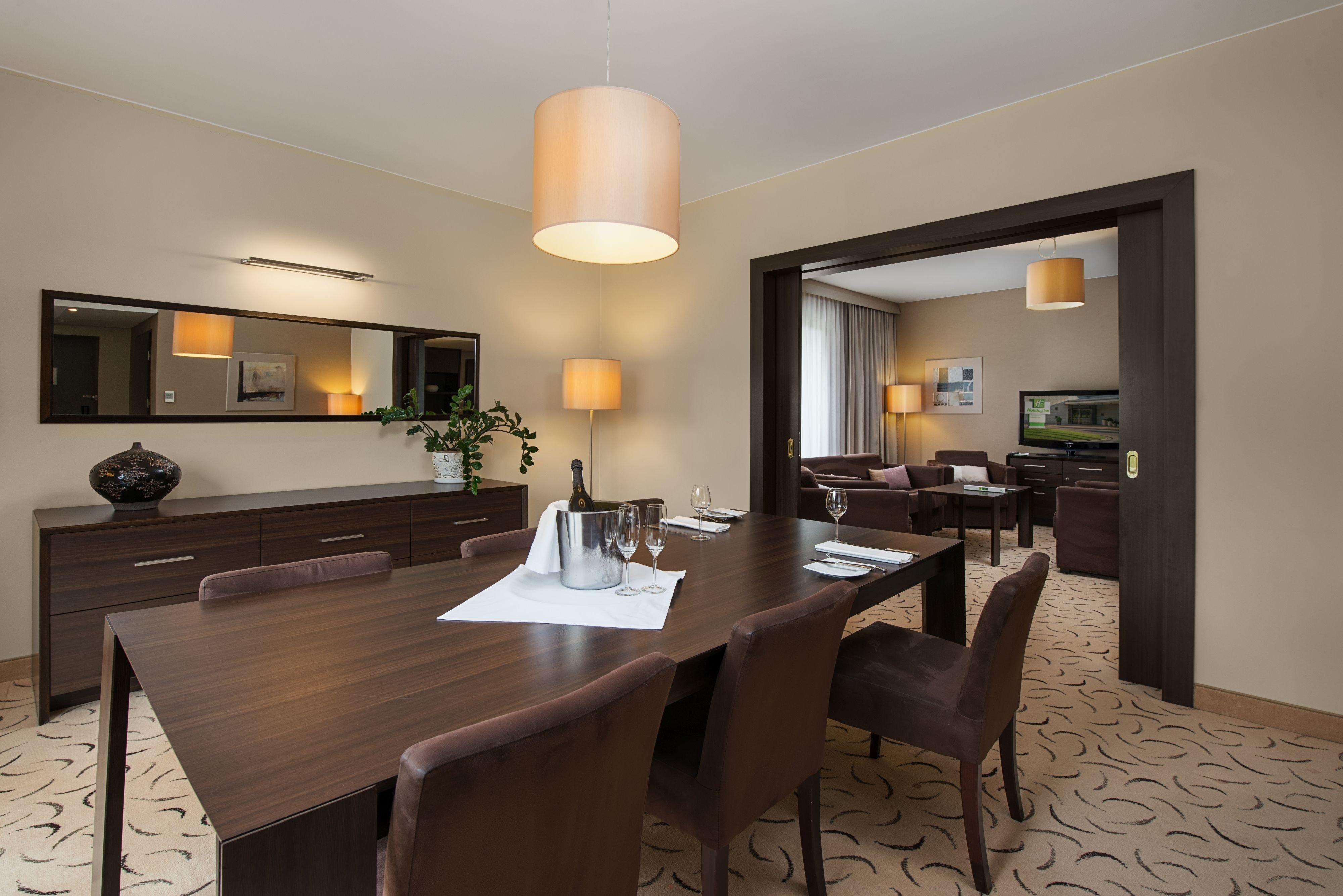Holiday Inn Resort Warsaw Jozefow By Ihg Екстер'єр фото