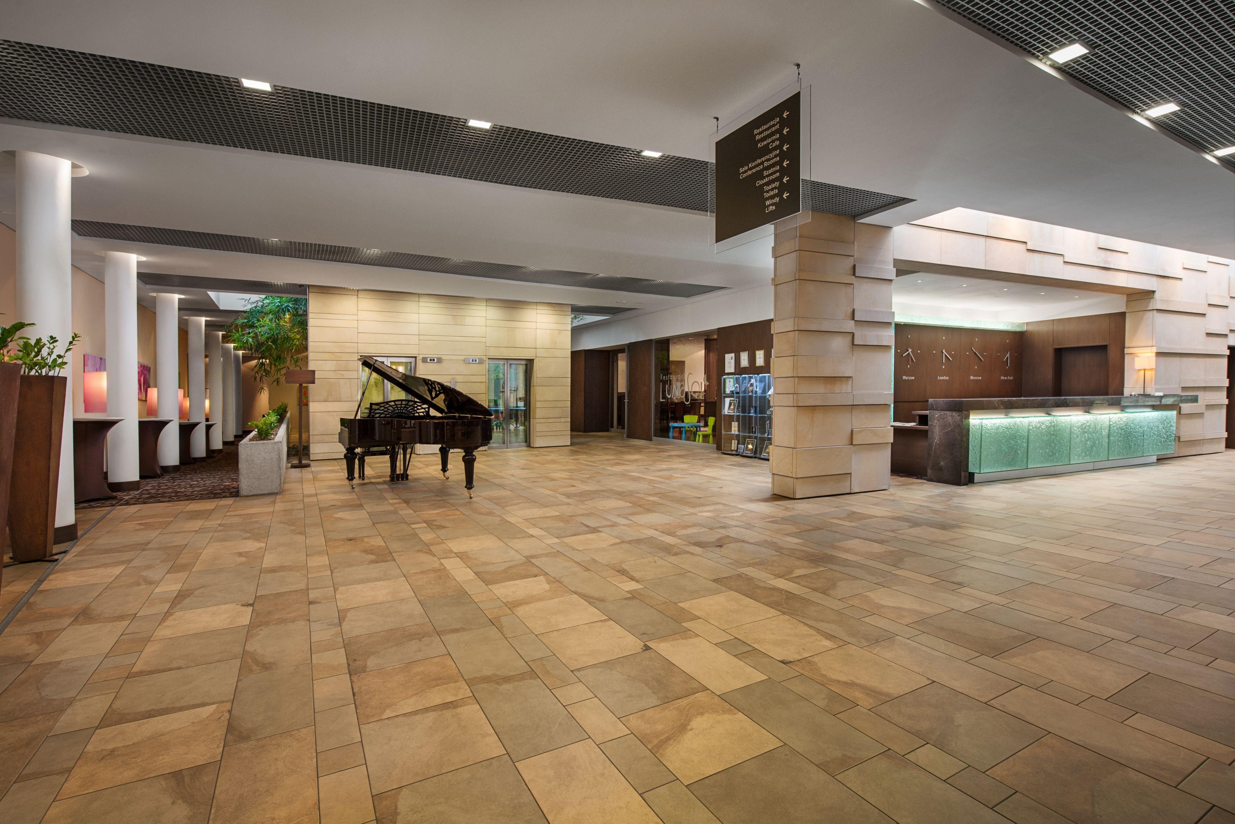 Holiday Inn Resort Warsaw Jozefow By Ihg Екстер'єр фото